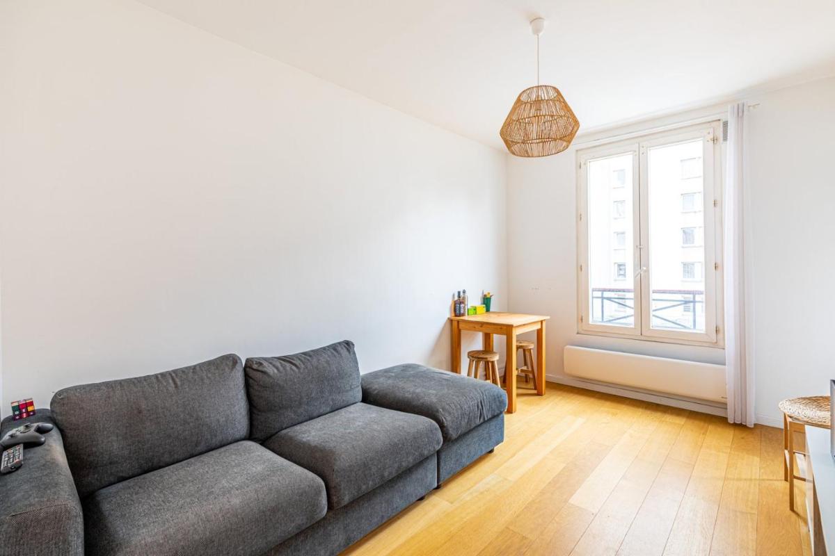 GuestReady - Cozy Minimalist in Saint-Ouen - Housity