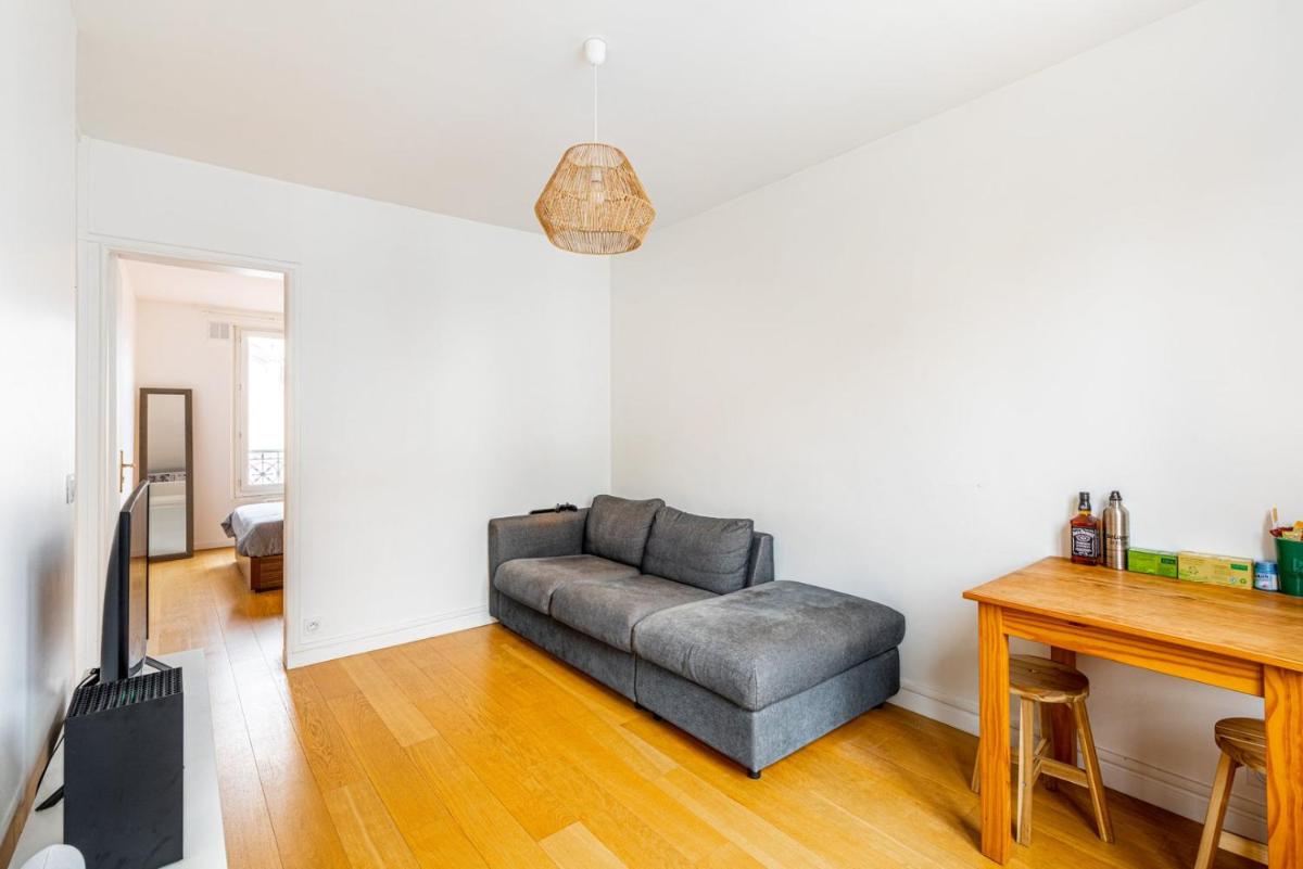 GuestReady - Cozy Minimalist in Saint-Ouen - Housity