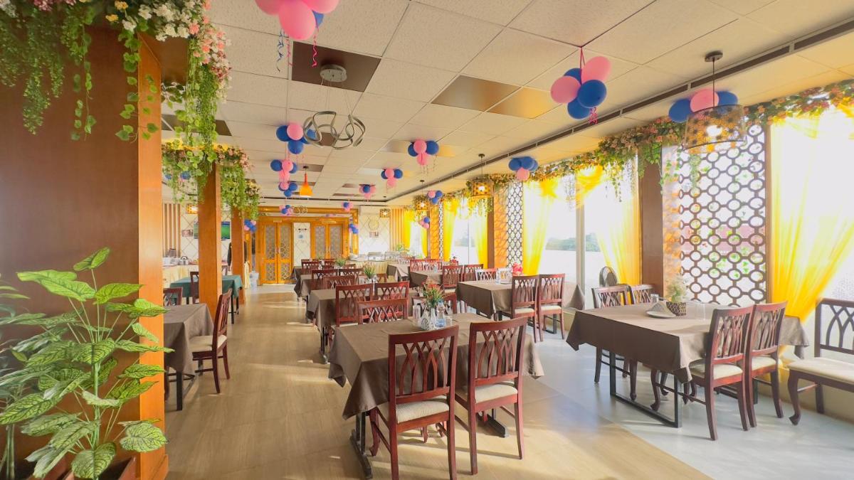 Hotel Grand Circle Inn - Housity