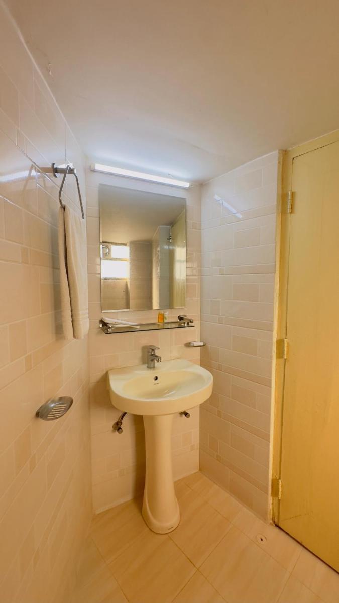 Hotel Grand Circle Inn - Housity