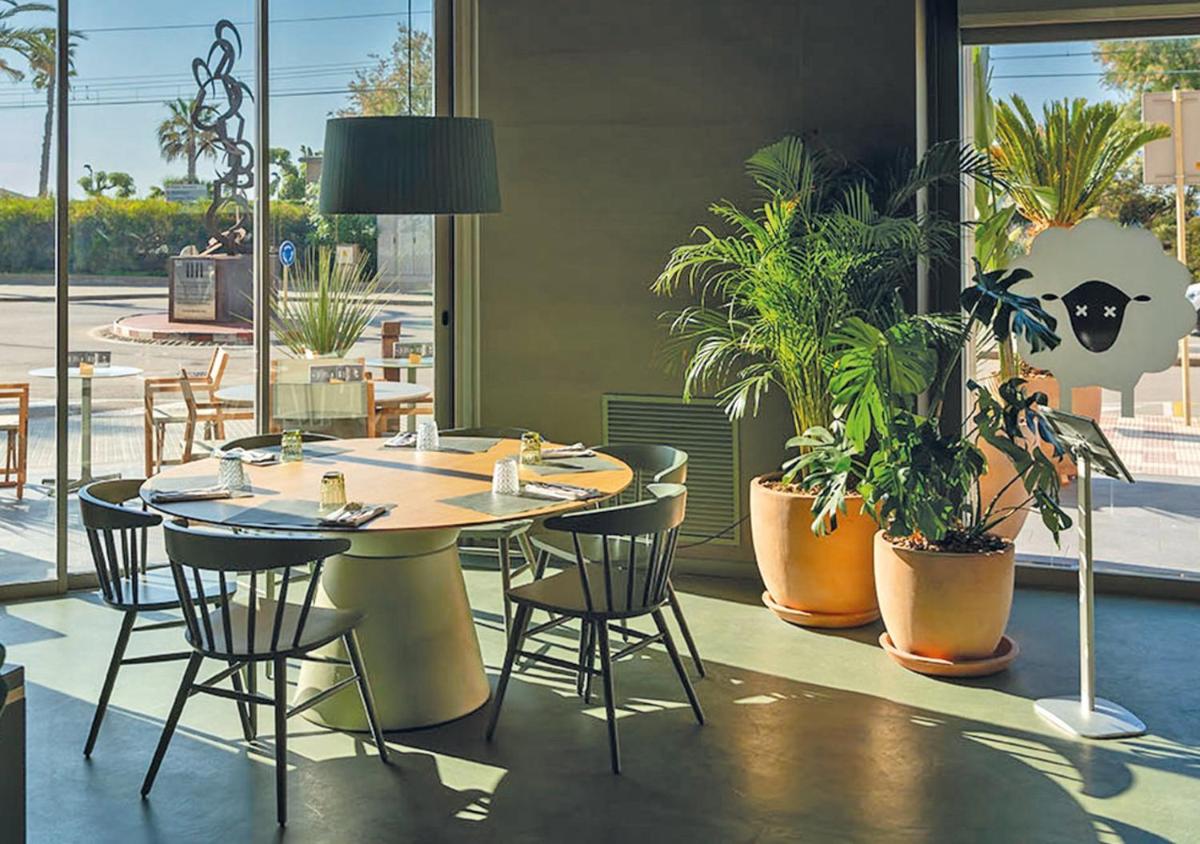 Un restaurante o sitio para comer en AQUA Hotel Promenade & Spa 4Sup