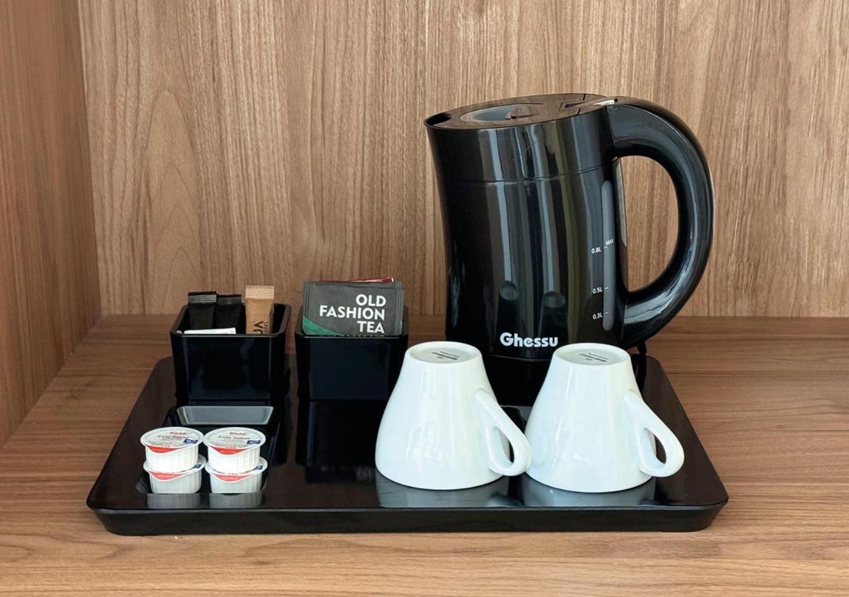 Utensilios para hacer té y café en AQUA Hotel Promenade & Spa 4Sup