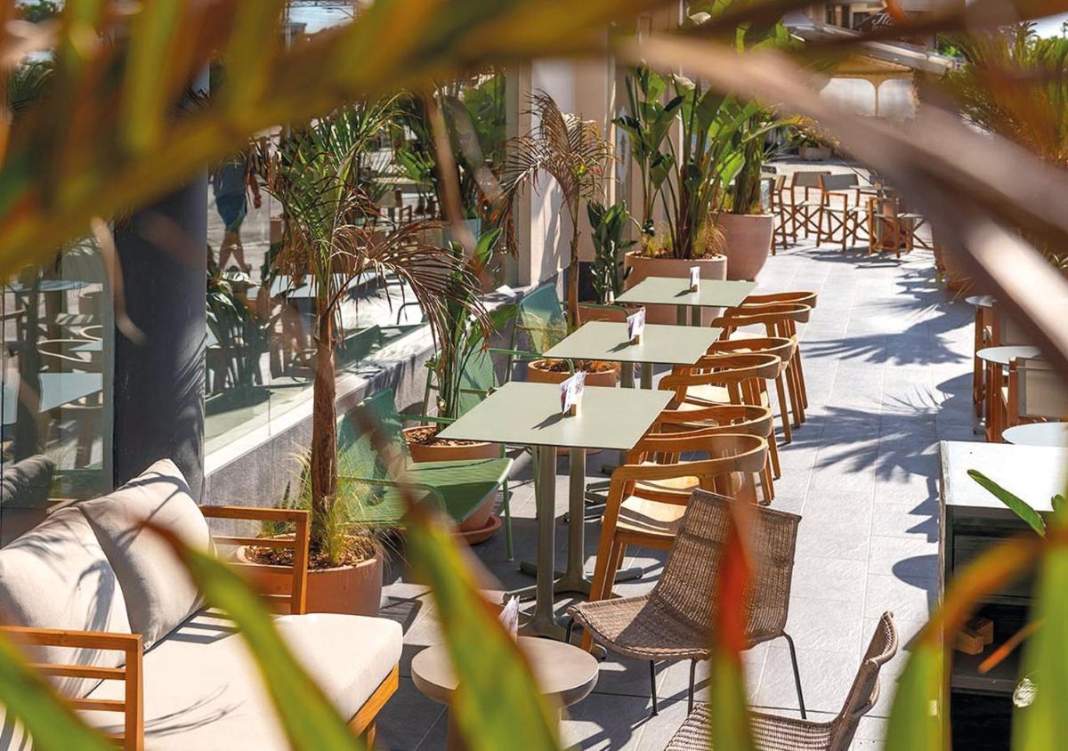 Un restaurante o sitio para comer en AQUA Hotel Promenade & Spa 4Sup