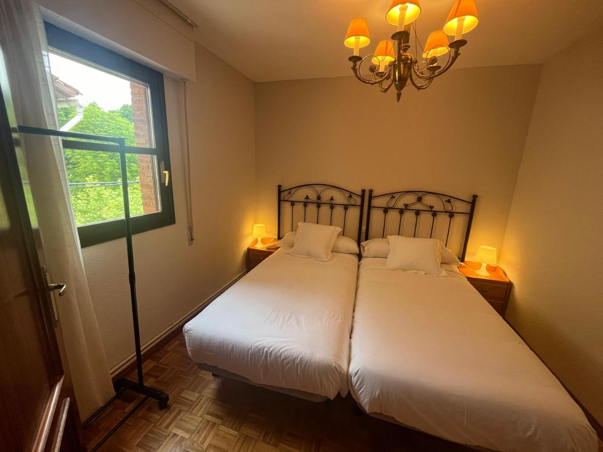 vivienda turistica en la plaza del pueblo - Housity