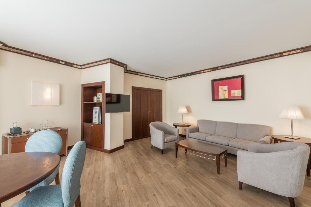 A cozinha ou kitchenette de Sesimbra Oceanfront Hotel - Preferred Hotels and Resorts