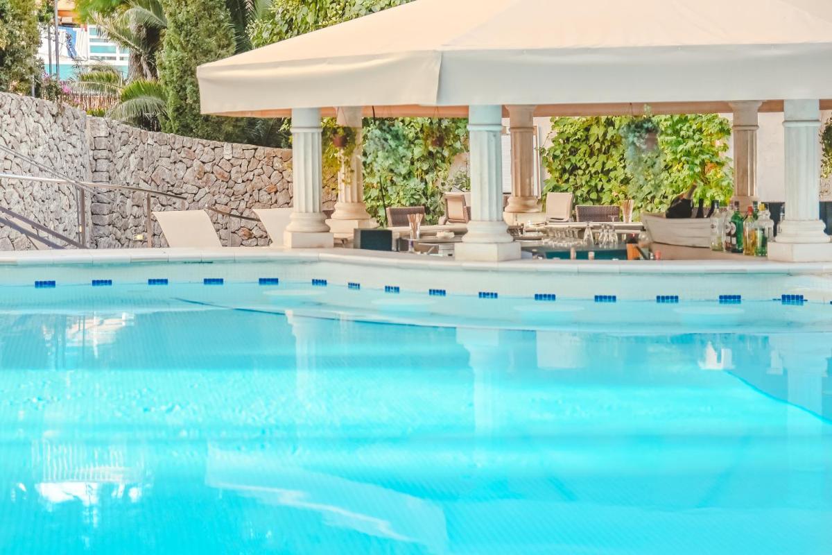 Piscina en o cerca de Lago Garden Apart-Suites & Spa Hotel