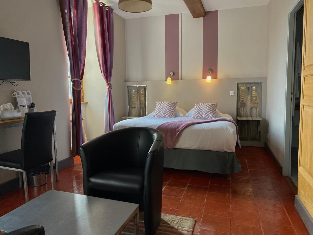 Un ou plusieurs lits dans un hébergement de l'établissement Logis Hôtel Château De Palaja