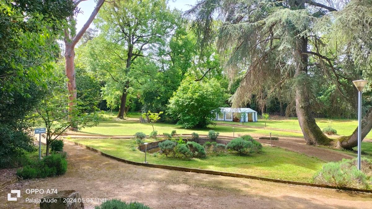 Jardin de l'établissement Logis Hôtel Château De Palaja