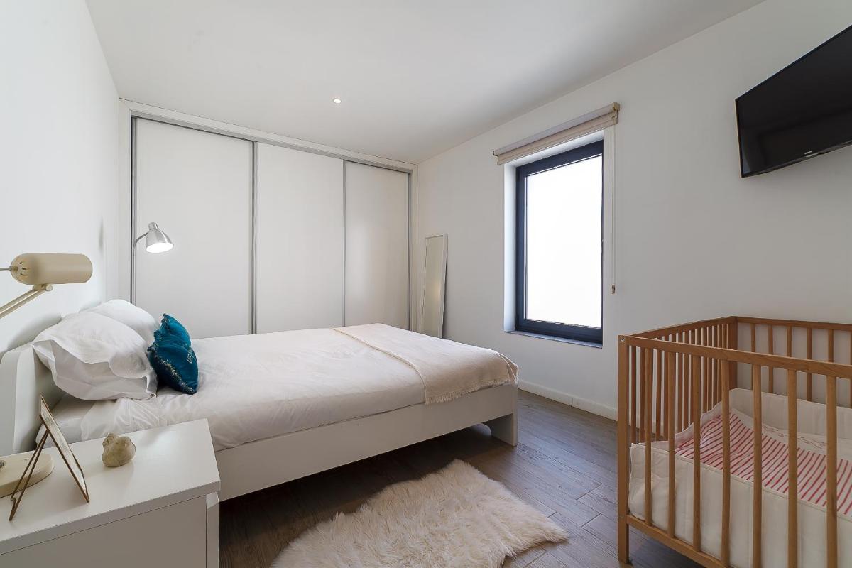 Gafa House - Family Accommodation and Workplace - Housity
