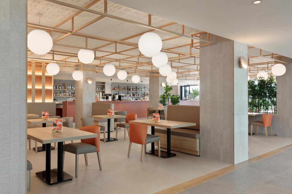 Zona de estar de Hotel Best Triton