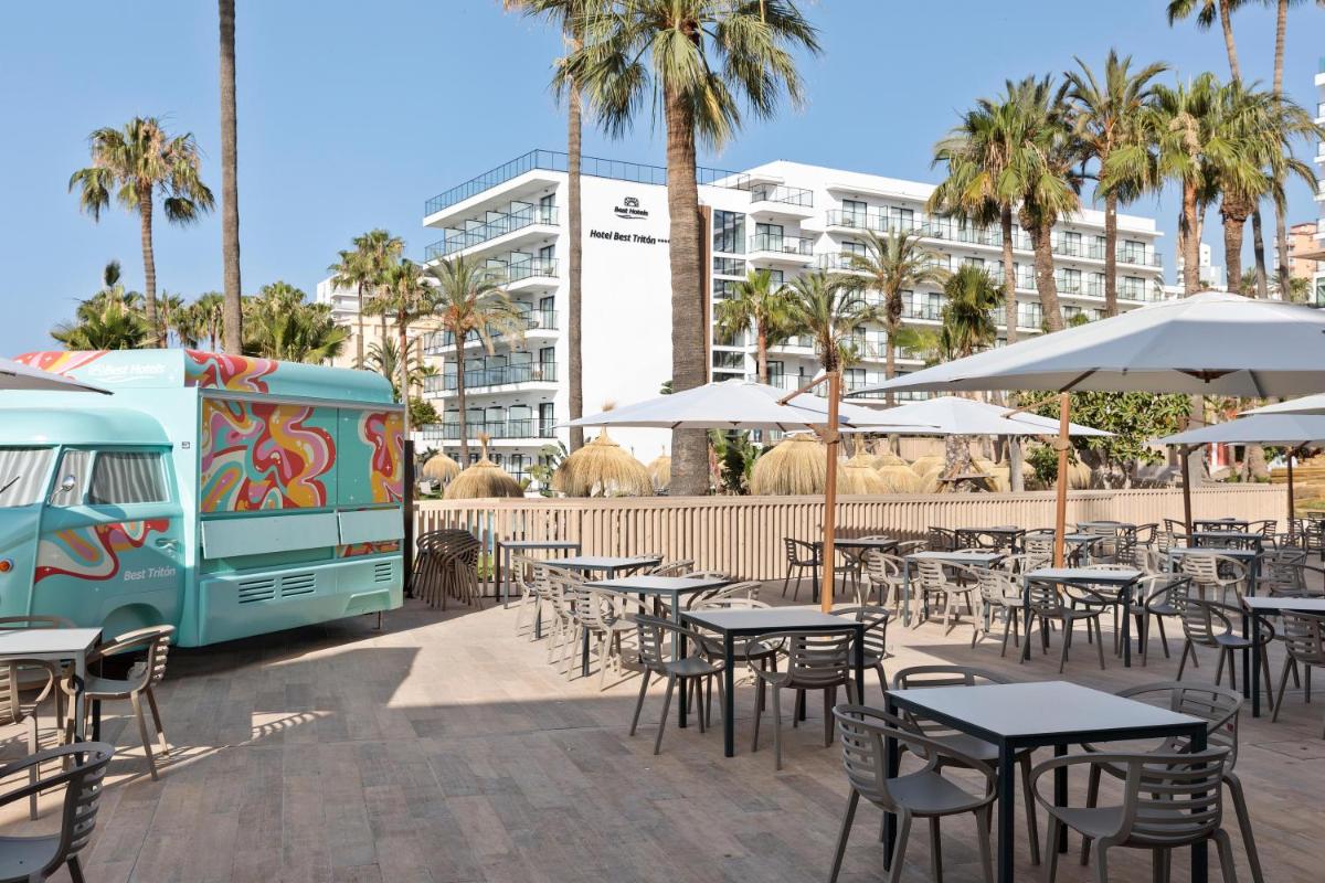 Un restaurante o sitio para comer en Hotel Best Triton