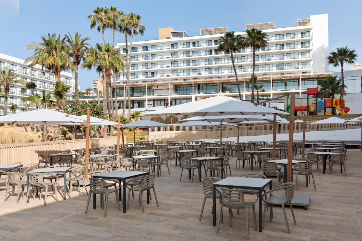 Un restaurante o sitio para comer en Hotel Best Triton