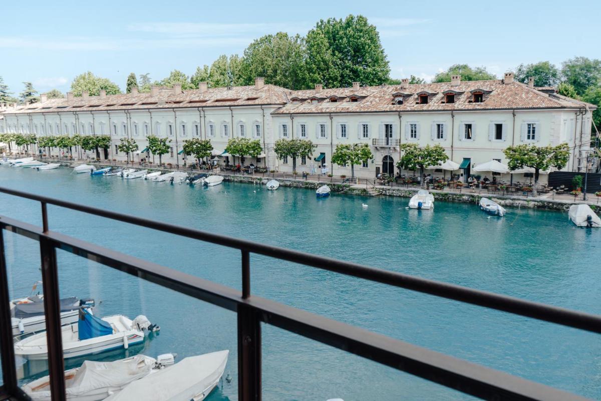 C House Rooms Lake - Housity