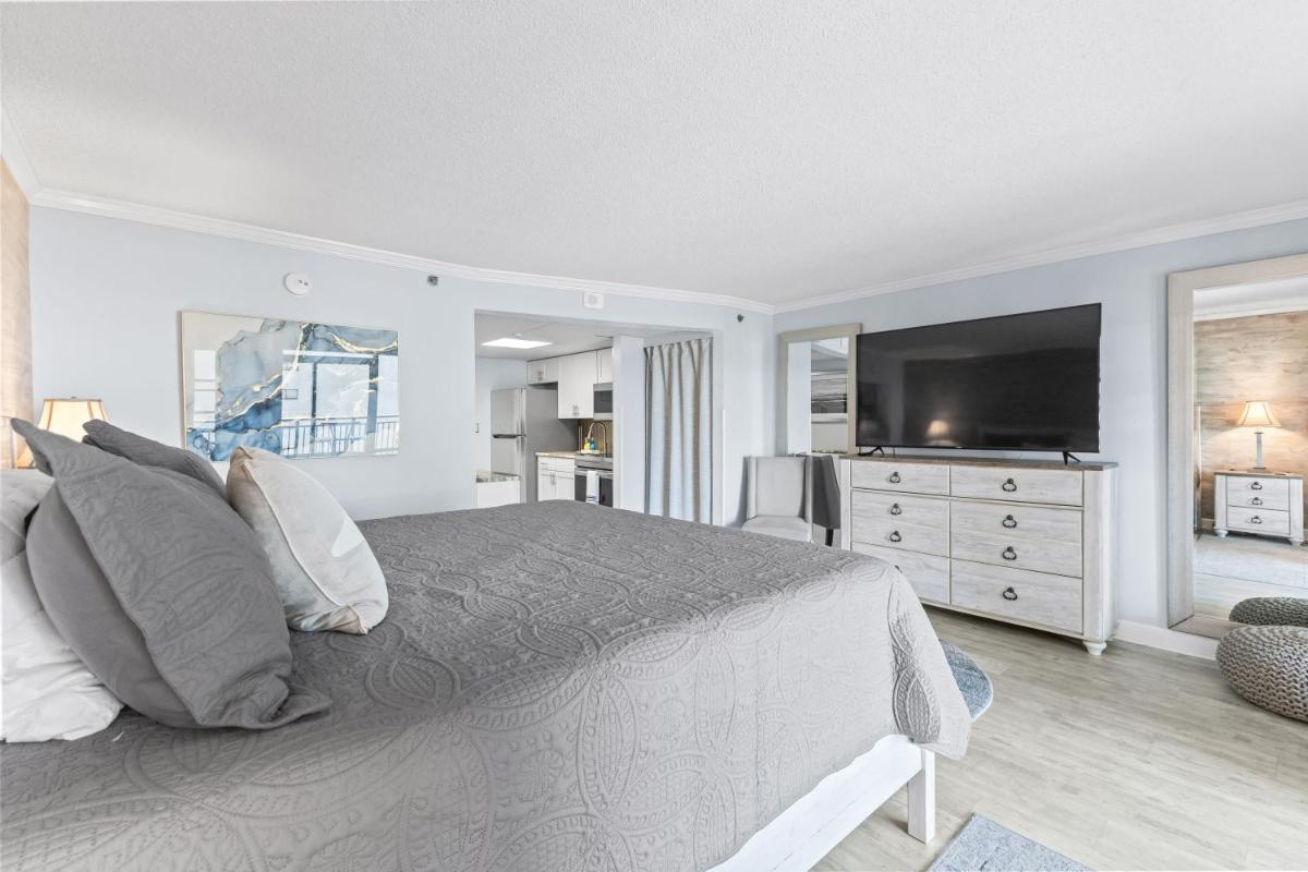 New Oceanview Suite - Caravelle 504 - Housity
