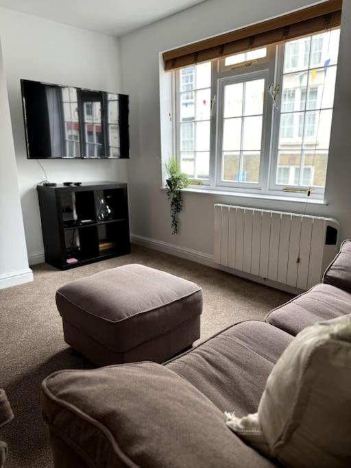 Penny Black Apartment, Kington - Housity