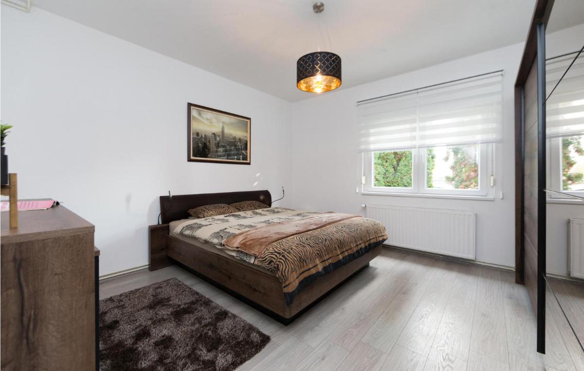 Beautiful Home In Donji Andrijevci - Housity