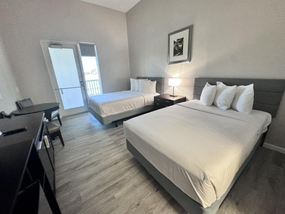 John's Pass Hotel - Fully Remote Check In - Housity