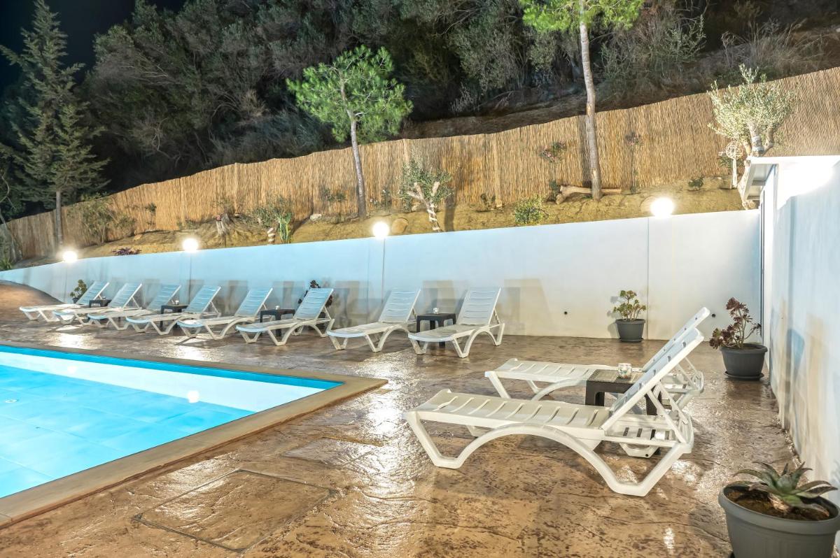 Petros Giatras - Rooms - Housity