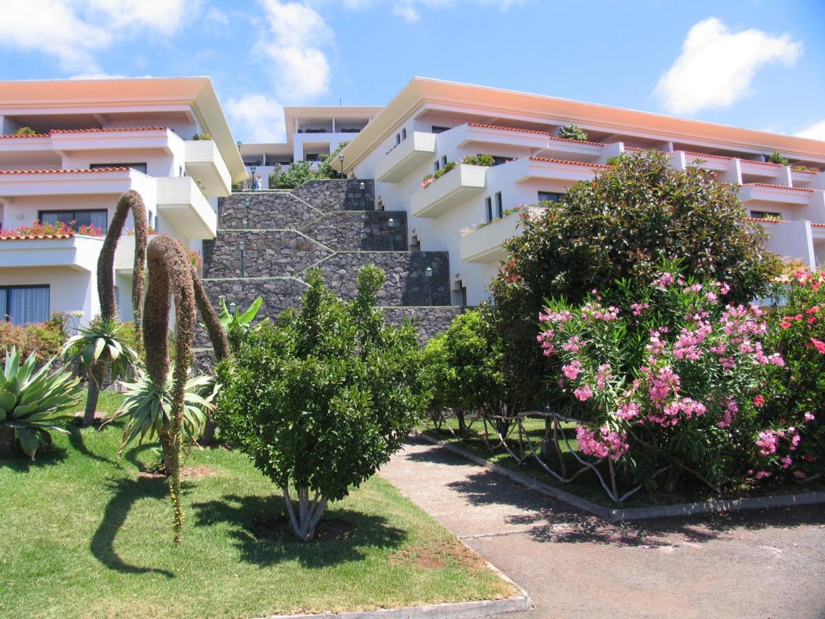 Um jardim no exterior de Hotel Jardim Atlantico