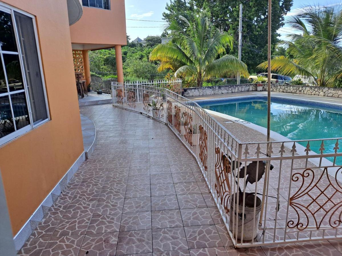 Chaudhry Holiday House Montego Bay - Hizvo