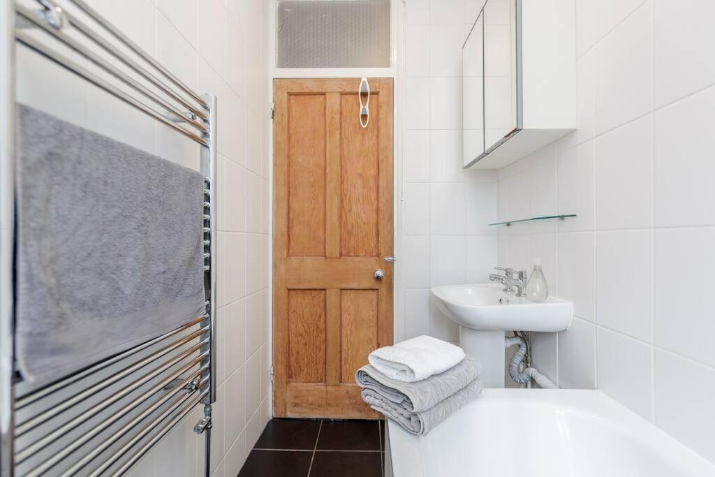 Bright, Modernised Apartment Close to Borough Market - Housity