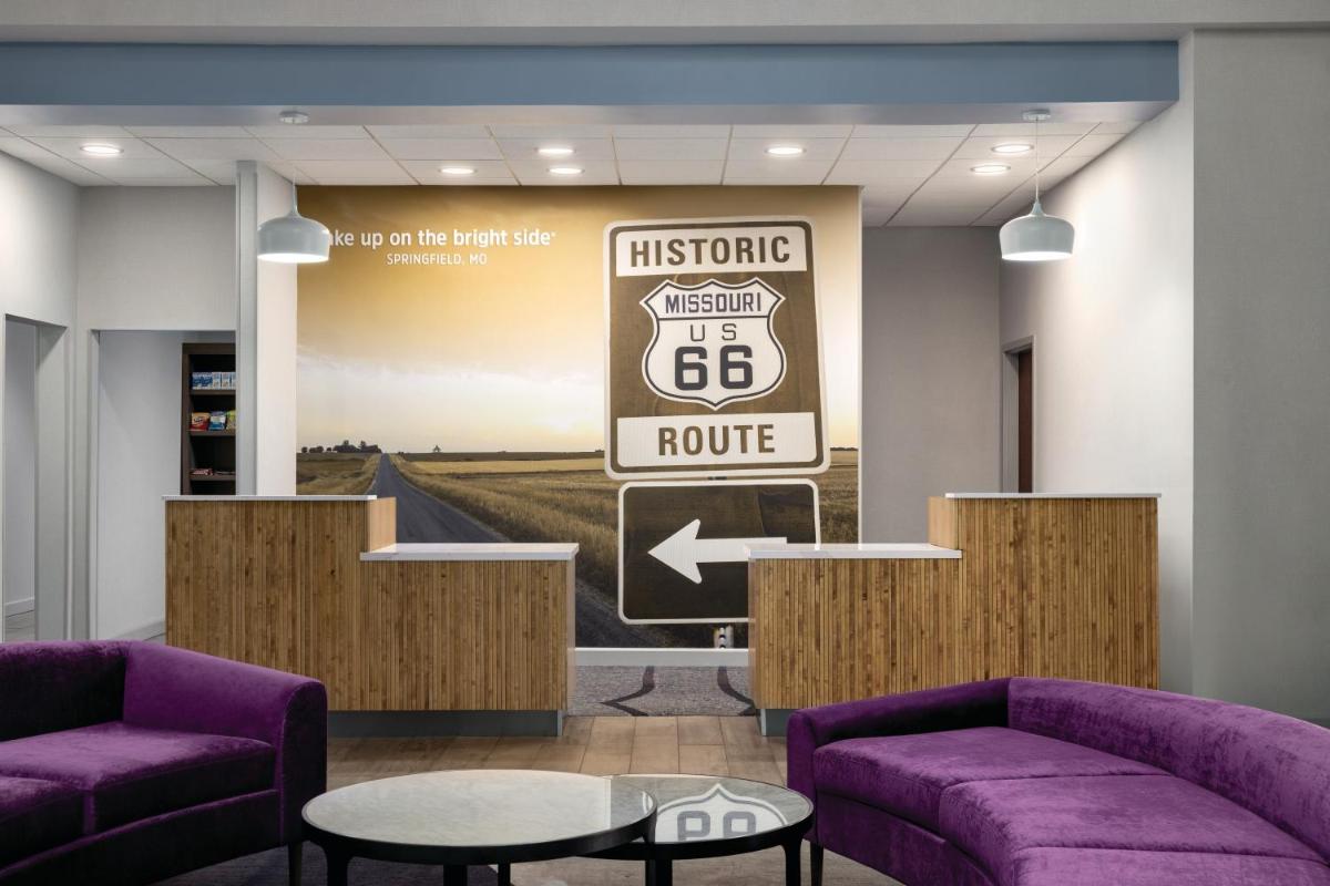 La Quinta Inn & Suites by Wyndham Springfield Airport Rte 66 - Housity
