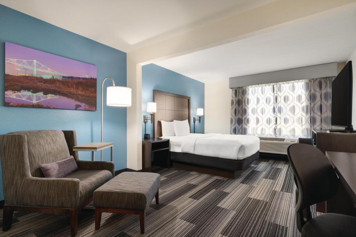 La Quinta Inn & Suites by Wyndham Springfield Airport Rte 66 - Housity