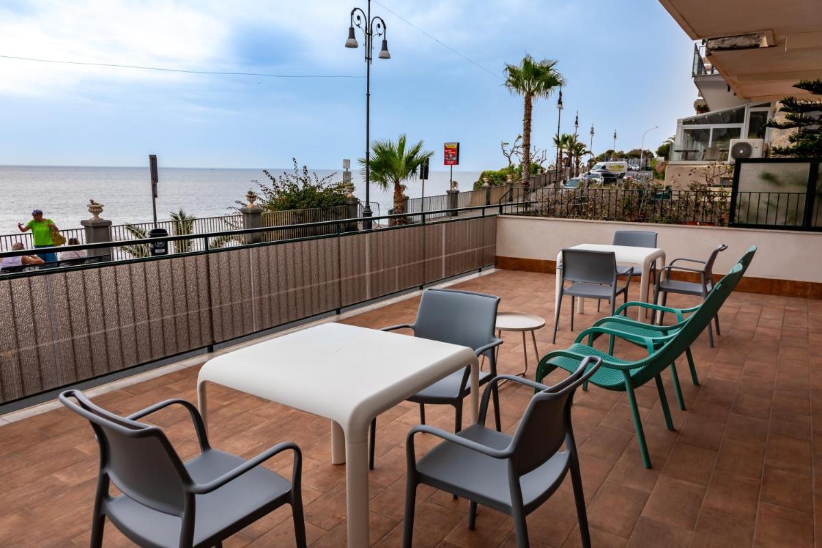 La Terrazza sul Mare Modern Apartment - Housity