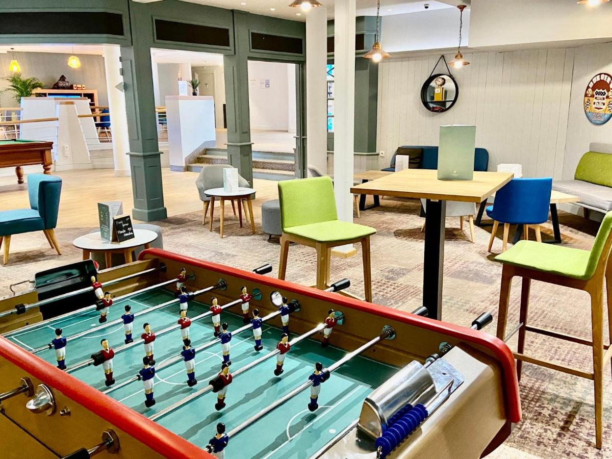 Salle de jeux dans l'établissement Holiday Inn Calais Coquelles by IHG