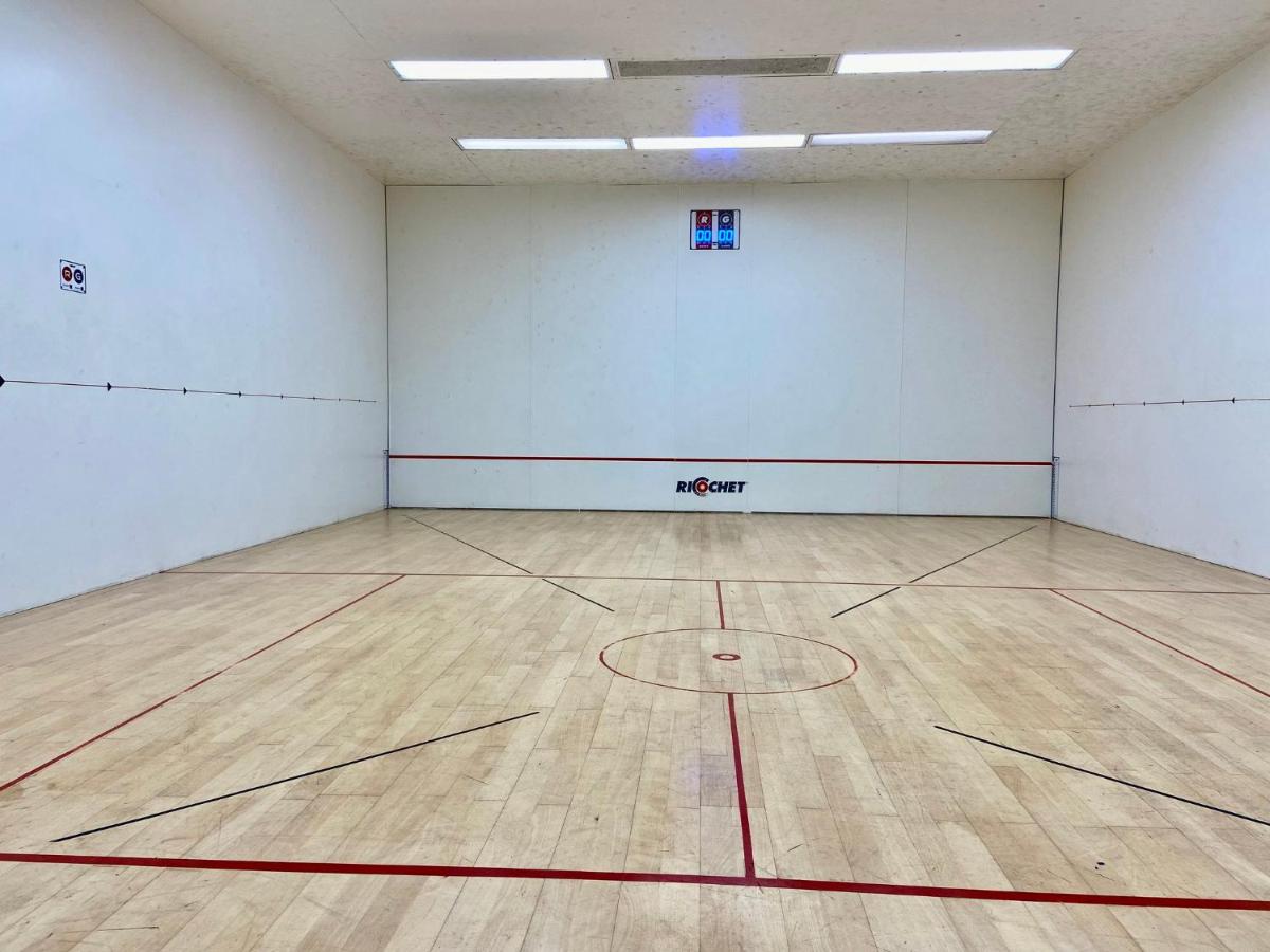 Tennis ou squash au sein de l'hôtel ou à proximité