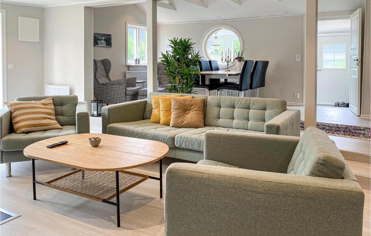 2 Bedroom Beautiful Home In Gislaved - Housity