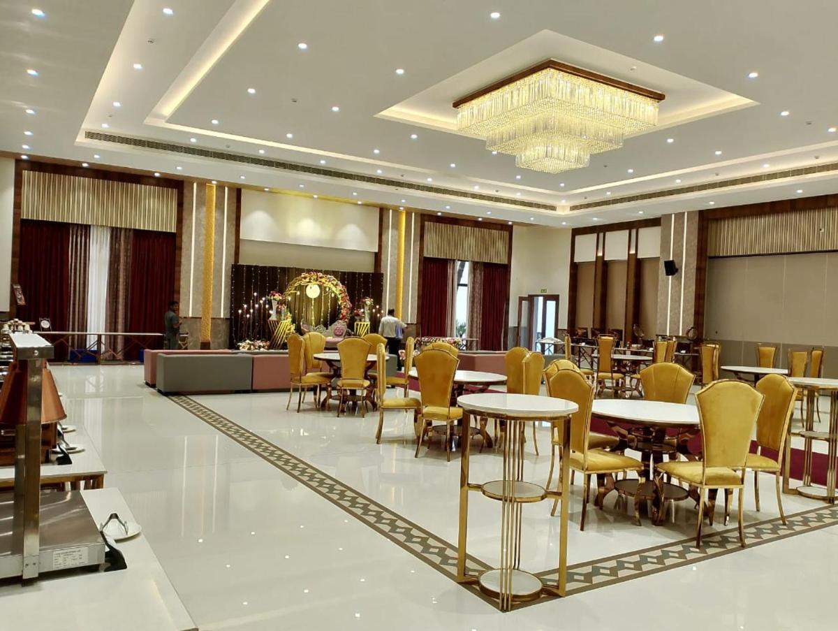 PUSHPAK HOTEL & CONVENTION - Housity
