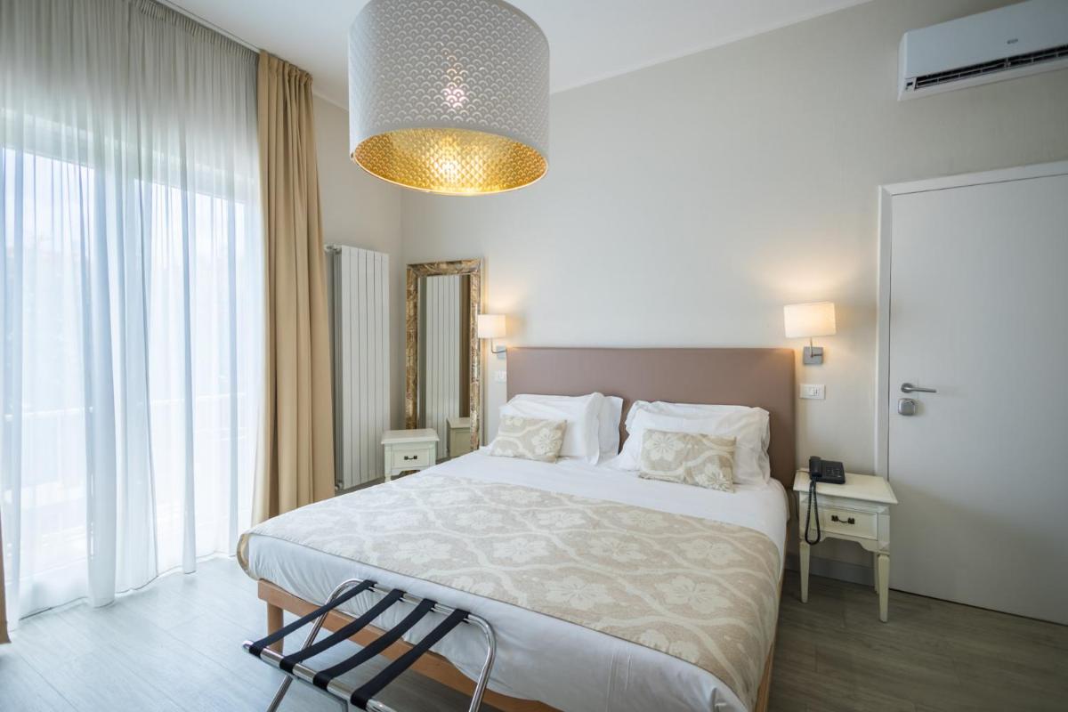 Hotel Luna - Housity
