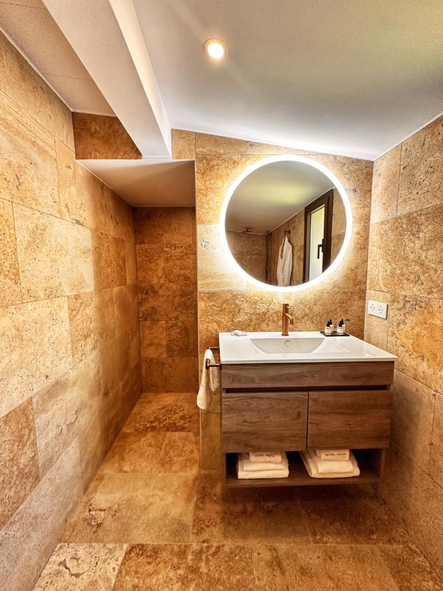 Un baño de Boutique Hotel Comtal Empuries