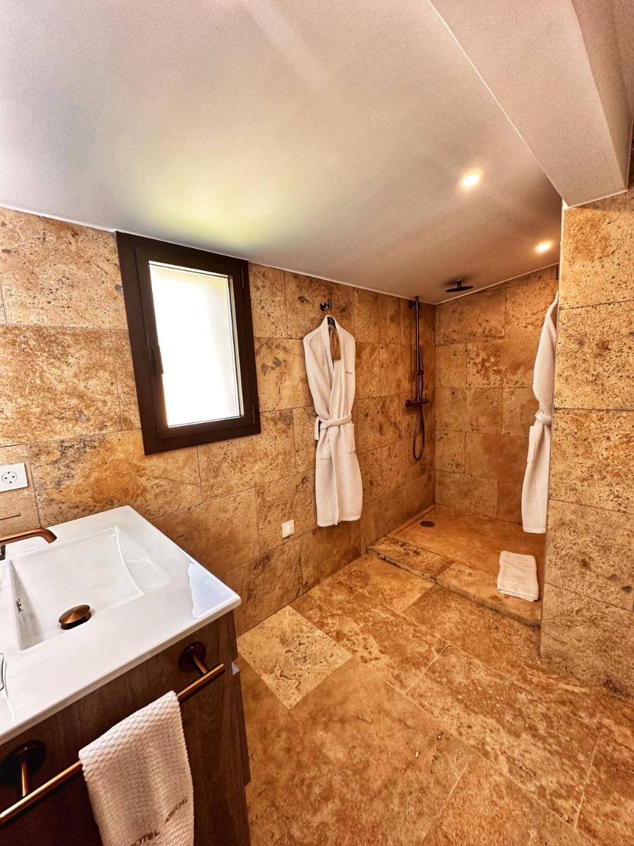 Un baño de Boutique Hotel Comtal Empuries