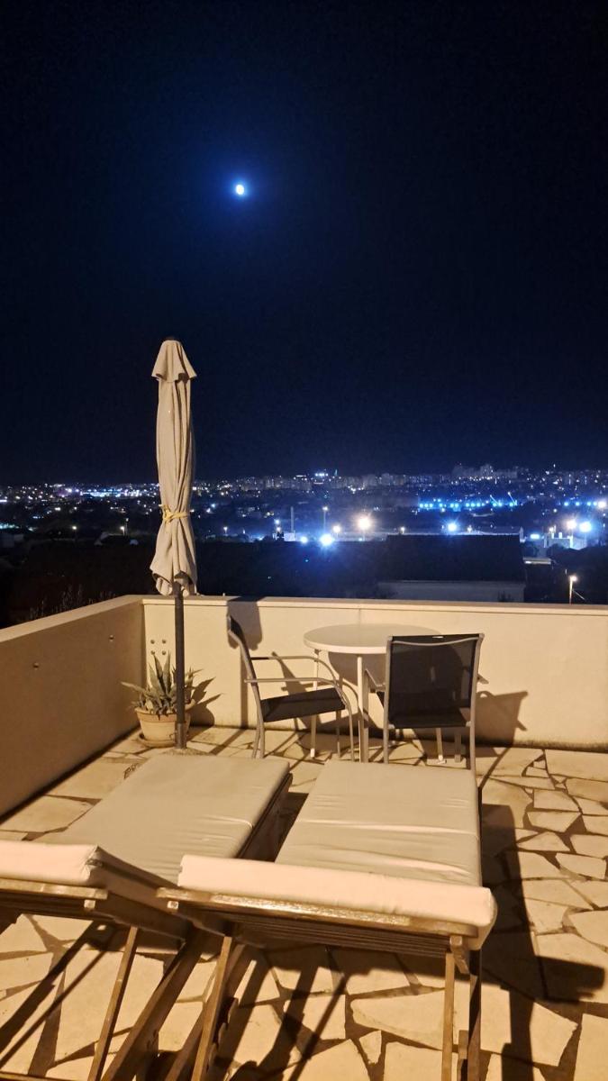 Stone Guest House - Housity