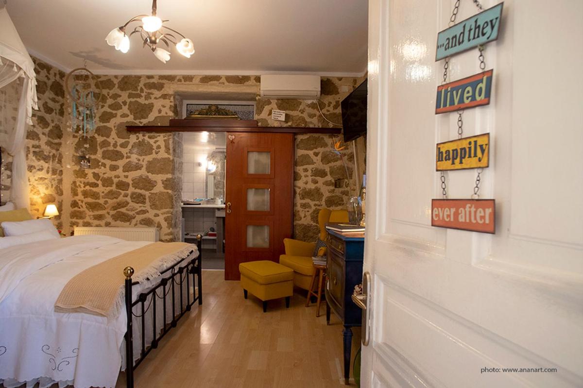 Stone suite in the center of Corinth - Housity