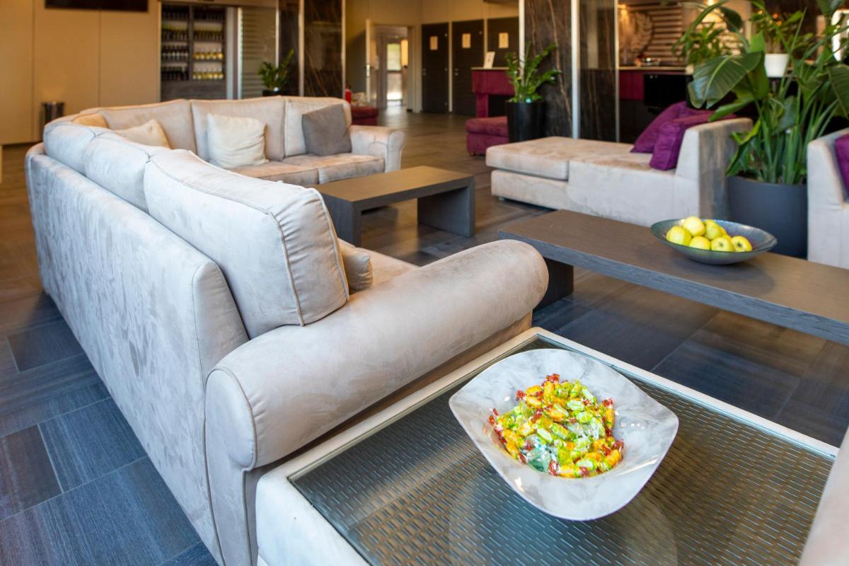 Tiby Hotel - Housity