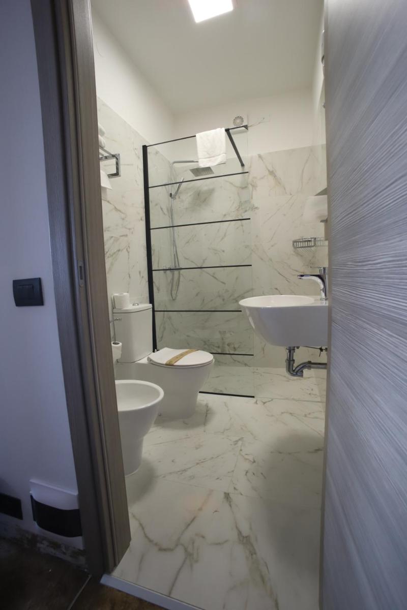 Tiby Hotel - Housity