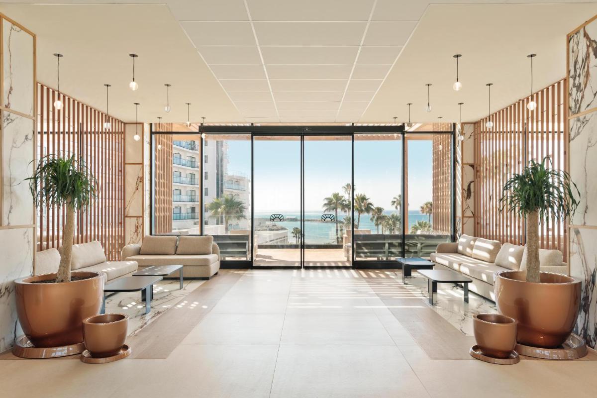 Zona de estar de Hotel Best Triton