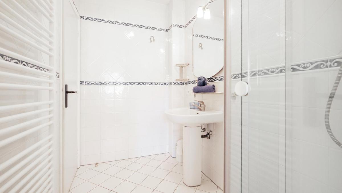 Salle de bains dans l'établissement Résidence les Tourelles