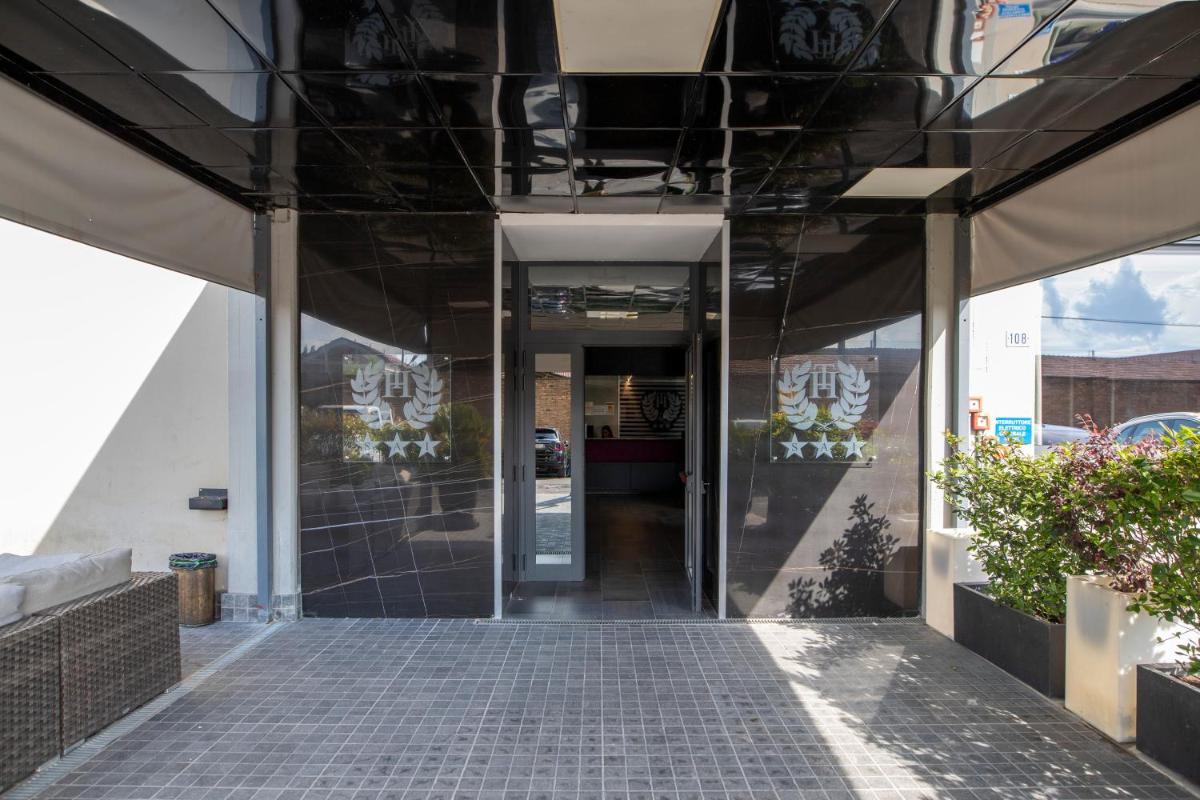 Tiby Hotel - Housity