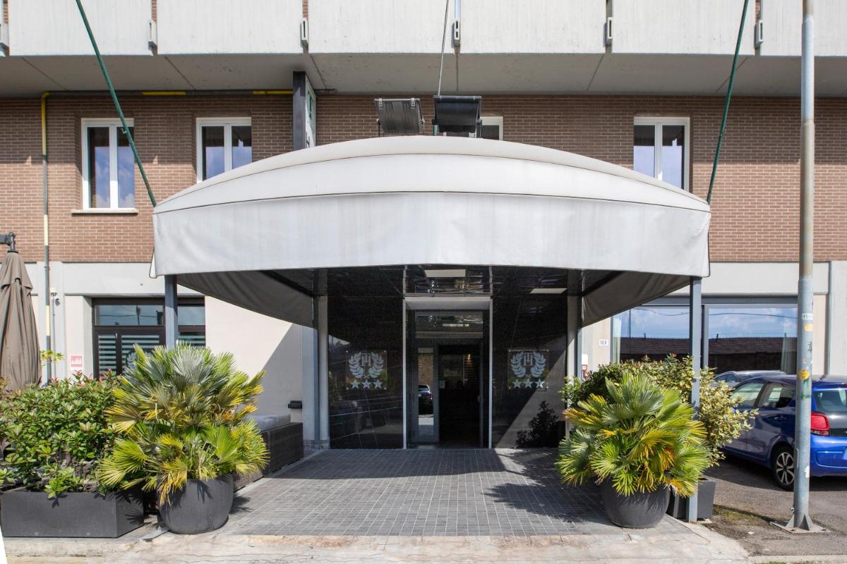 Tiby Hotel - Housity