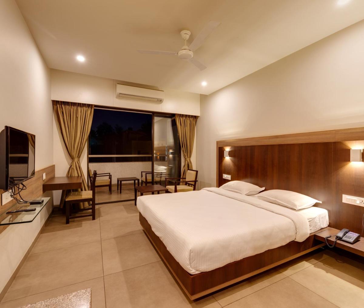 Hotel Classic Mid Town, Kolhapur - Housity