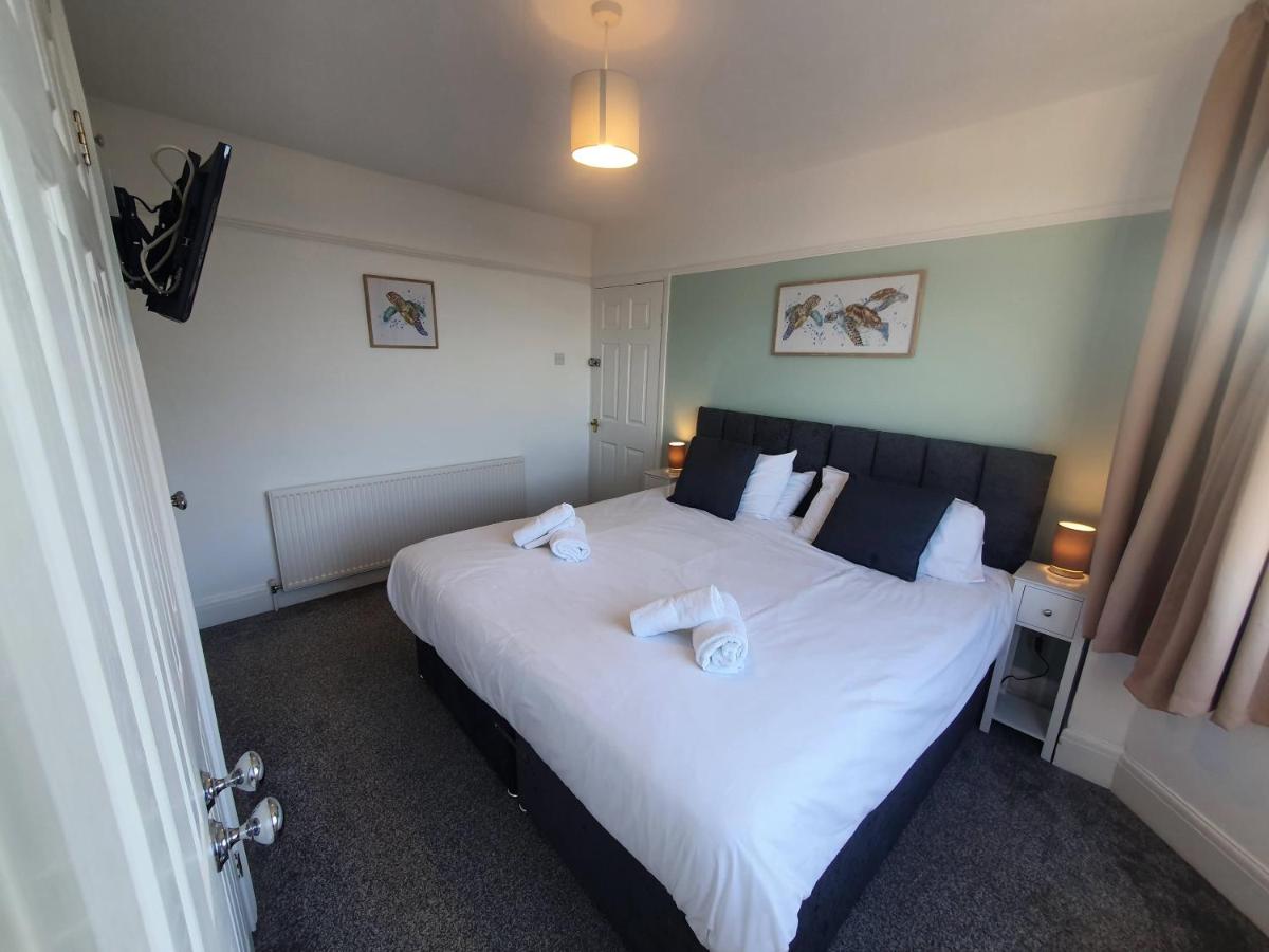 Stanley House - Free Parking for multiple Vehicles by Cliftonvalley Apartments - Housity
