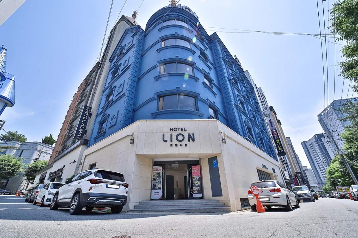 Hotel Lion - Housity
