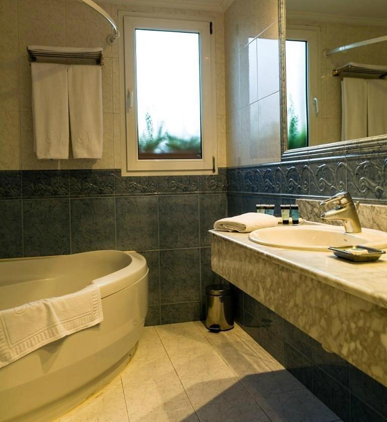 Hotel Suite Mioño Castro Urdiales - Housity
