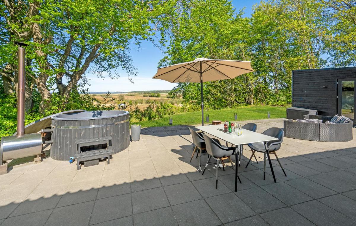 Stunning Home In Hadsund With Wifi - Housity