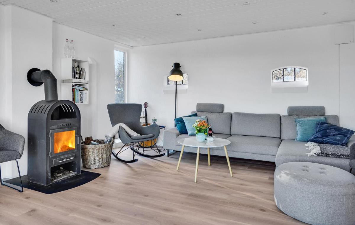 Stunning Home In Hadsund With Wifi - Housity