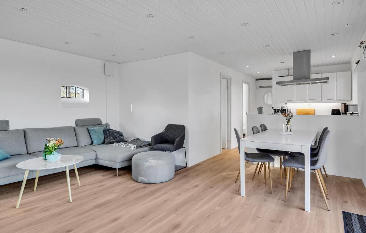 Stunning Home In Hadsund With Wifi - Housity